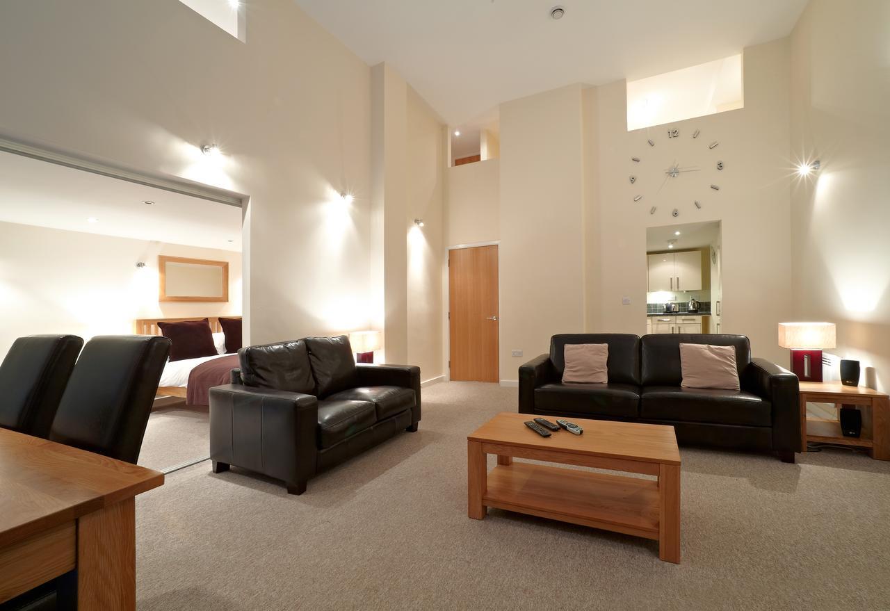 The Paramount By Flying Butler Apartment Swindon
