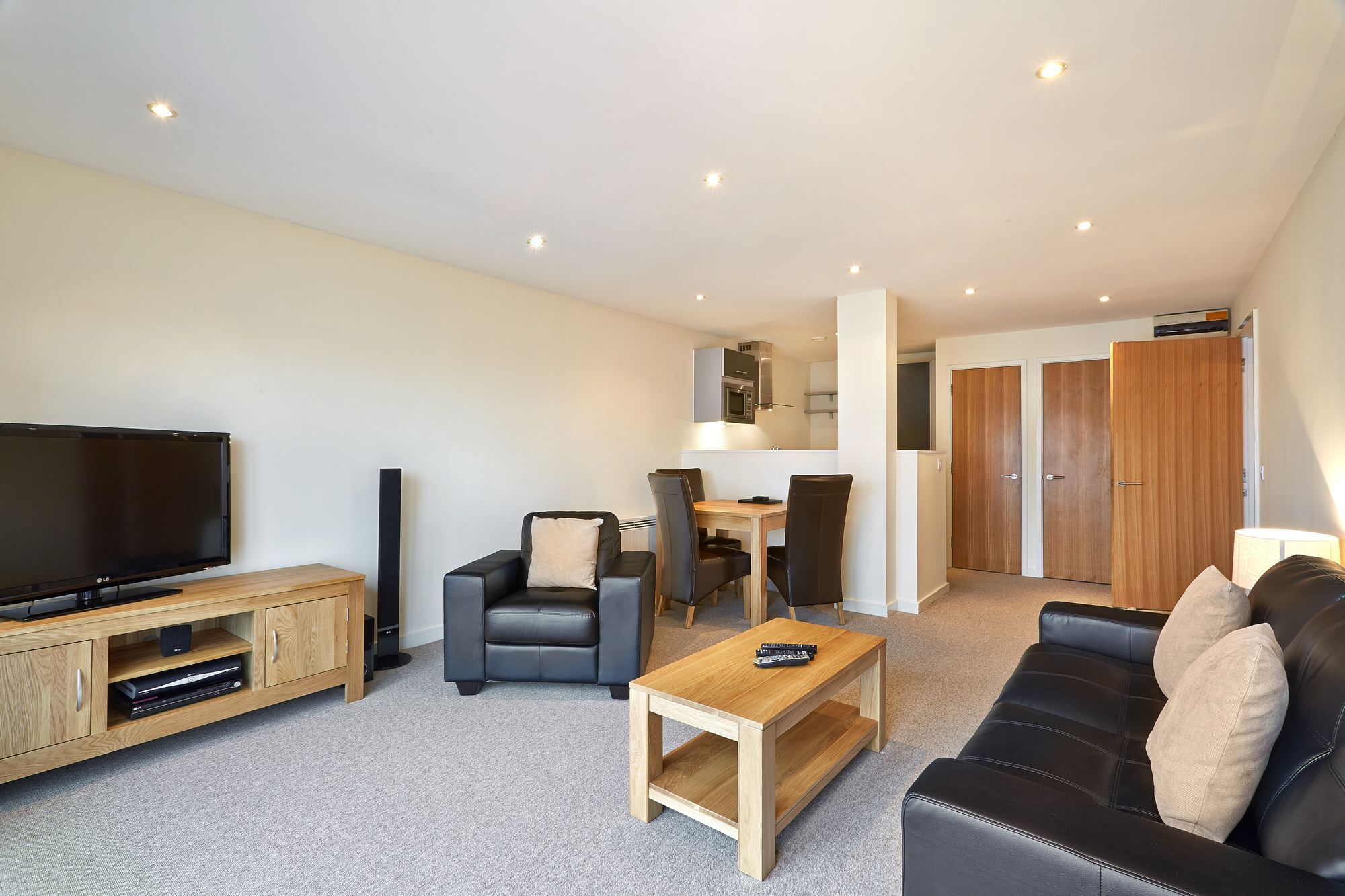 Apartment The Paramount By Flying Butler