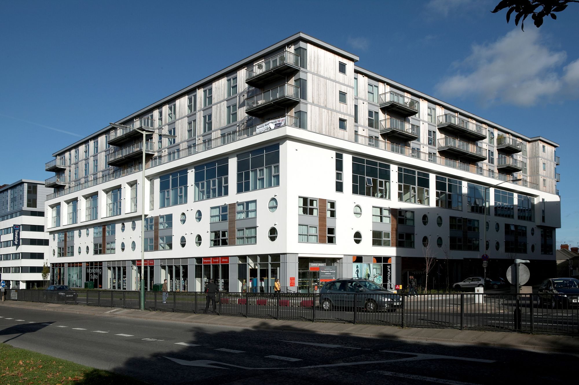 The Paramount By Flying Butler Apartment Swindon